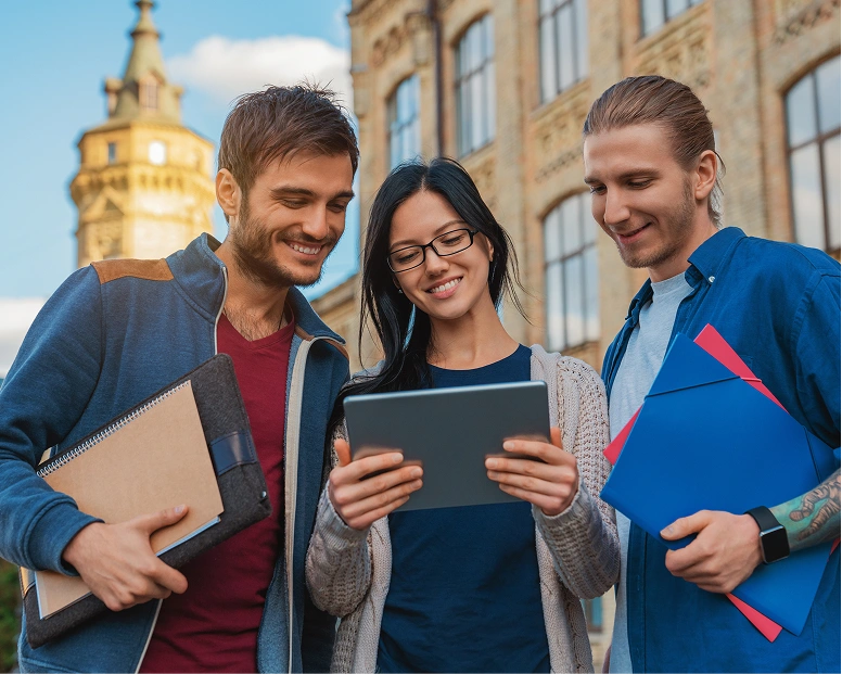 How to build a standout tech portfolio while you study